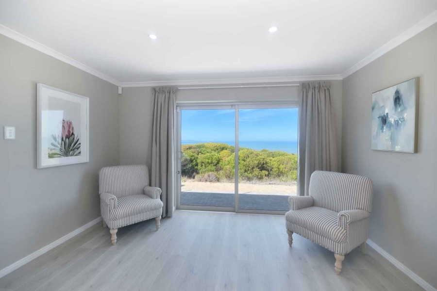 5 Bedroom Property for Sale in Kleinbaai Western Cape